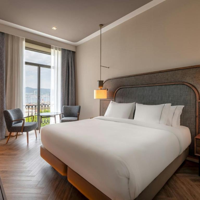 AC Hotel Palacio Universal by Marriott - Habitación con cama extragrande y vistas al mar - 9