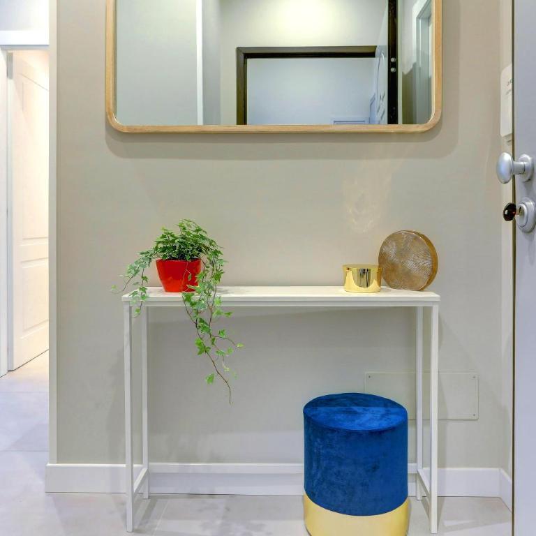 SAN GIOVANNI Appia Park - Modern apartment with Balcony - Metro A - 10 min City Center - Two-Bedroom Apartment - 4