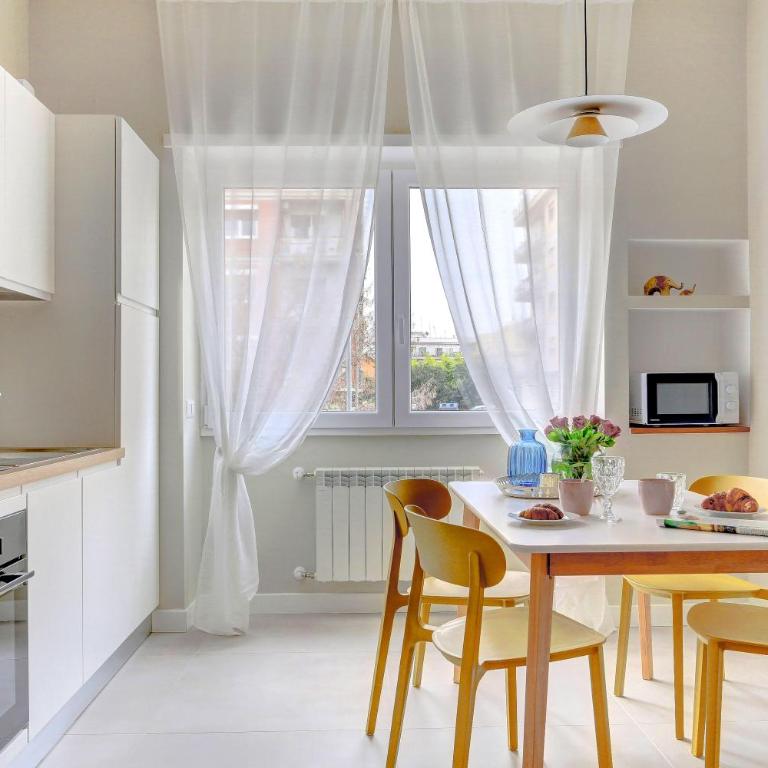 SAN GIOVANNI Appia Park - Modern apartment with Balcony - Metro A - 10 min City Center - Two-Bedroom Apartment - 10