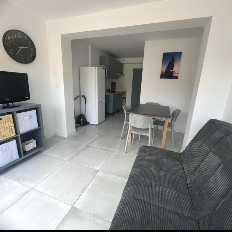 Appart T2 4 pers 50 m de la mer avec piscine - Appartement 1 Chambre - 4