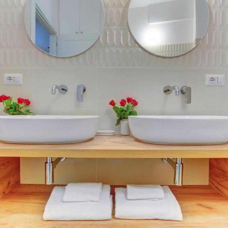 SAN GIOVANNI Appia Park - Modern apartment with Balcony - Metro A - 10 min City Center - Two-Bedroom Apartment - 24