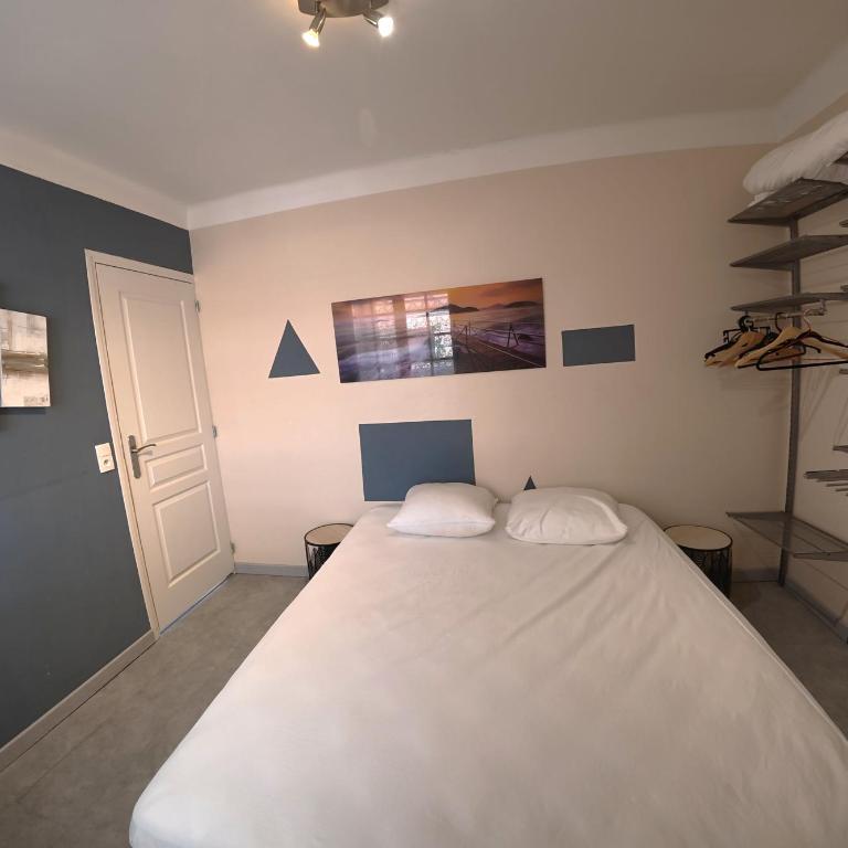 Villa Magaly T4 à 50 m de la plage et de Valras centre avec linge de lit et ménage inclus - Two-Bedroom Apartment with Sea View - 37