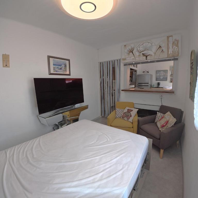 Villa Magaly T4 à 50 m de la plage et de Valras centre avec linge de lit et ménage inclus - Two-Bedroom Apartment with Sea View - 21