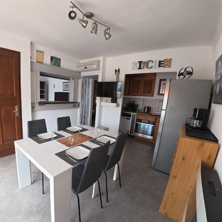Villa Magaly T4 à 50 m de la plage et de Valras centre avec linge de lit et ménage inclus - Two-Bedroom Apartment with Sea View - 8