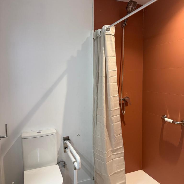 Port ApartSuite en planta baja - Estudio - Adaptado para personas con movilidad reducida - 3
