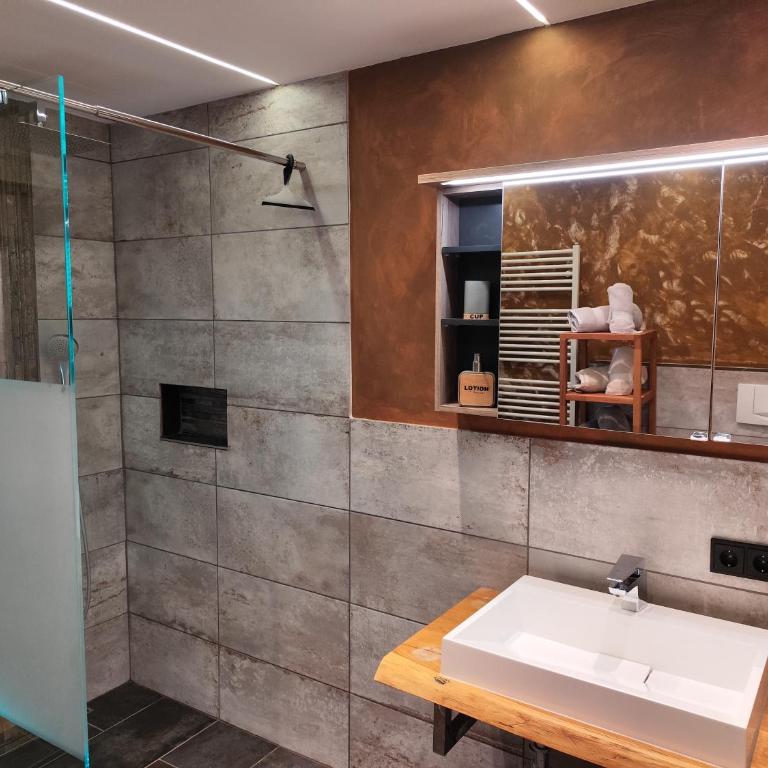 Alpenflair One - Apartment mit 2 Schlafzimmern und Terrasse - 15