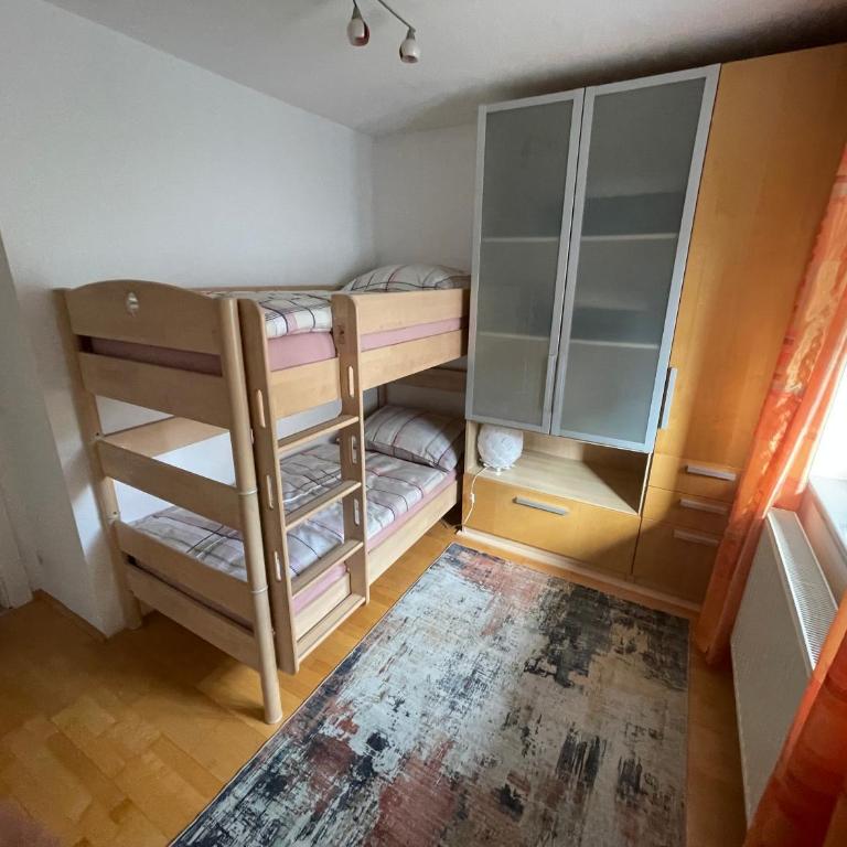 Ferienwohnung - 80qm - mit großer Loggia und Balkon - Apartment mit 2 Schlafzimmern - 12