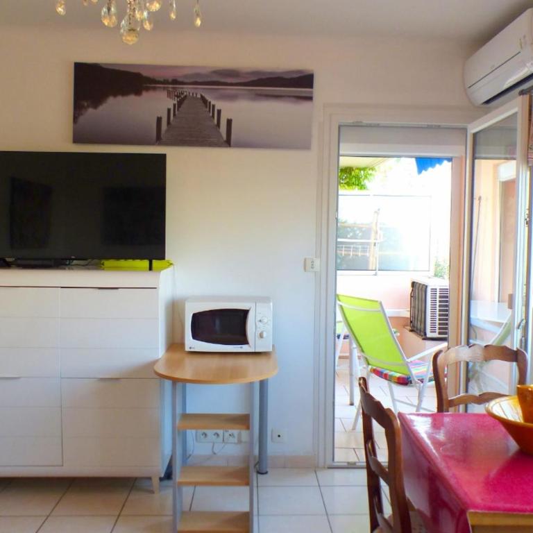 Beaches within walking distance private parking! - Apartamento - 1