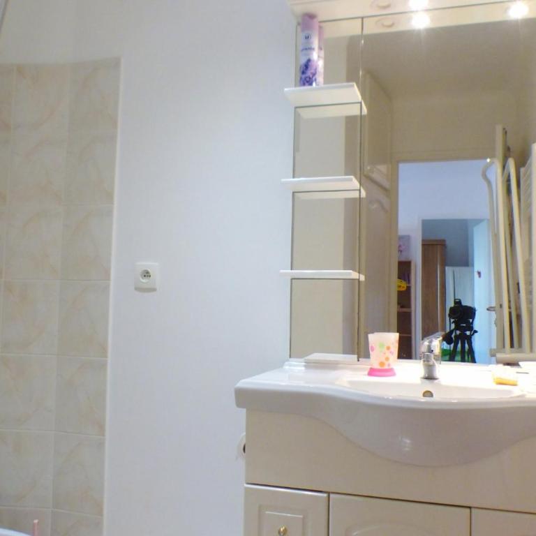 Beaches within walking distance private parking! - Apartamento - 16