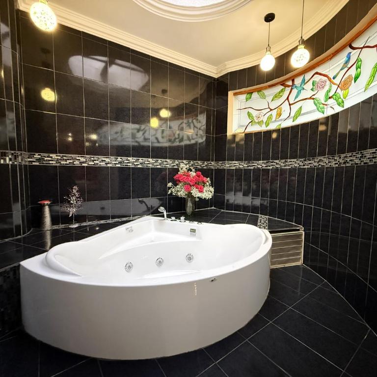 Hotel Casa Ruth Boutique Cuenca - Suite Deluxe con bañera de hidromasaje - 10