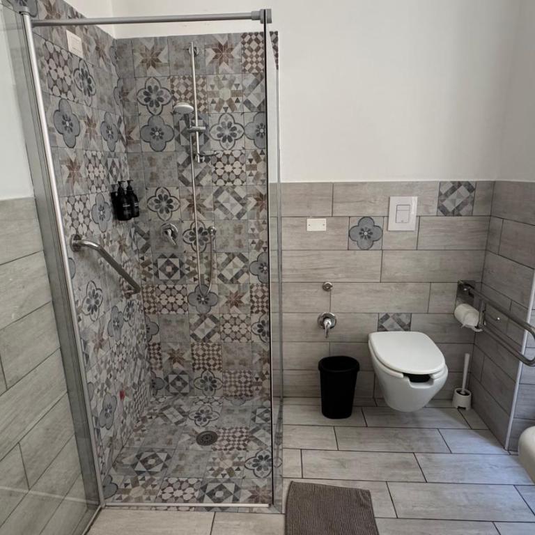 Hostel Mancini Naples - Camera Doppia con Letti Singoli con Bagno Privato - 5