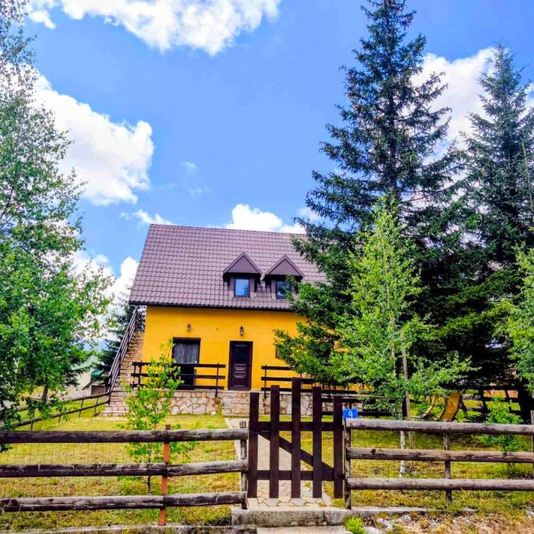 Durmitor Chalet-Fireplace-Private Garden - Kuća sa 2 Spavaće Sobe - 1