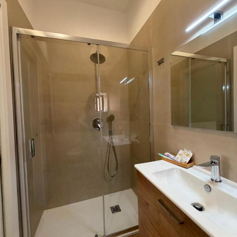 B&B Gallina 18 - Camera Matrimoniale con Bagno Privato - 2