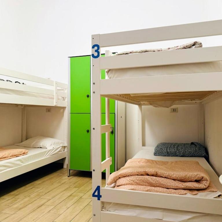 Hostel Mancini Naples - Posto Letto in Dormitorio Misto con 4 Letti - 2