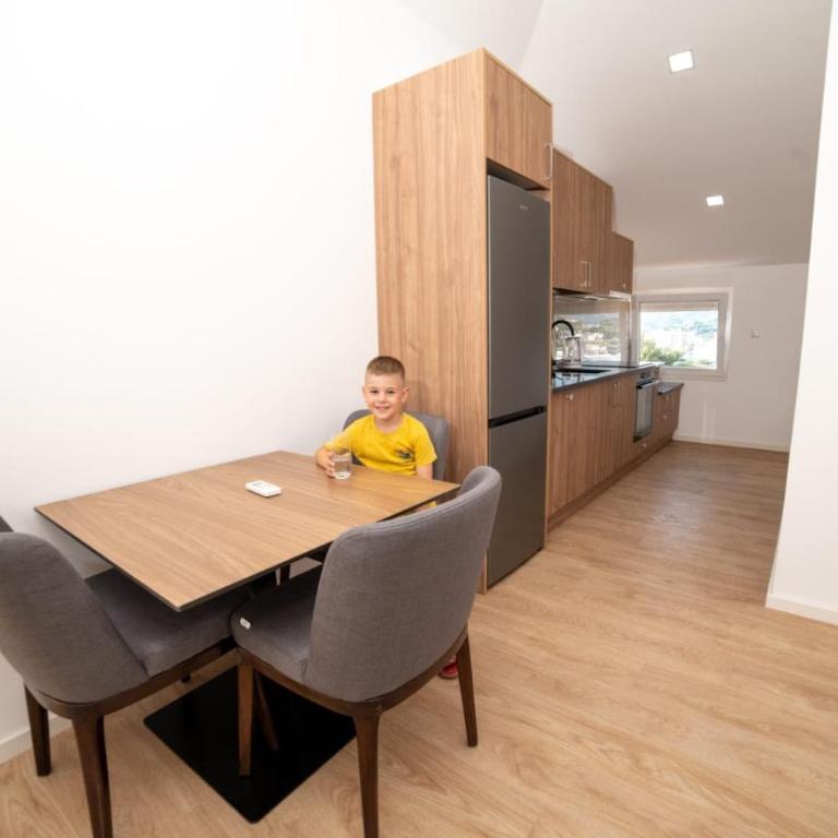 Villa Bari - Apartman sa 1 Spavaćom Sobom, Balkonom i Pogledom na Grad - 9