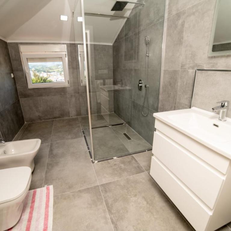 Villa Bari - Apartman sa 1 Spavaćom Sobom, Balkonom i Pogledom na Grad - 10