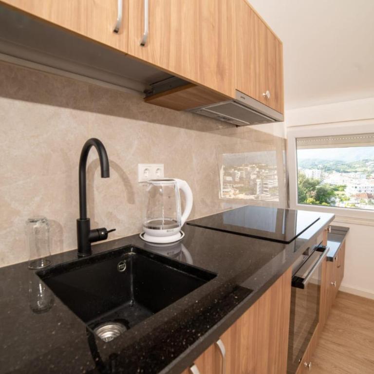 Villa Bari - Apartman sa 1 Spavaćom Sobom, Balkonom i Pogledom na Grad - 14