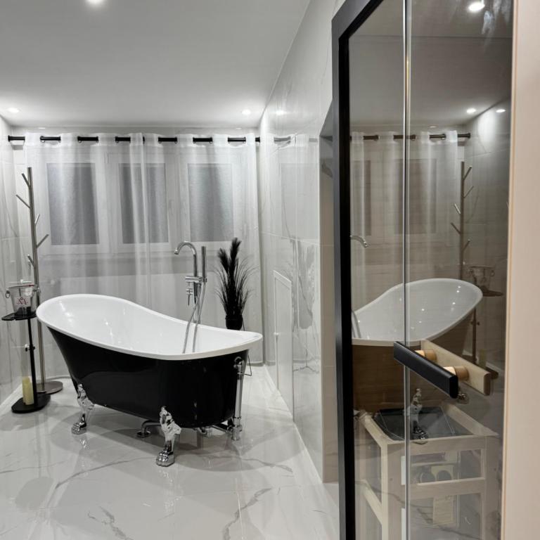 LuxLife - Panorama Bergblick, Sauna, Balkon, Luxus Pur - Apartment mit 2 Schlafzimmern - 1