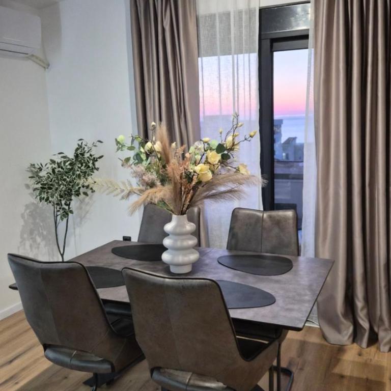 Bella Mare Apartments - One-Bedroom Apartment - 4