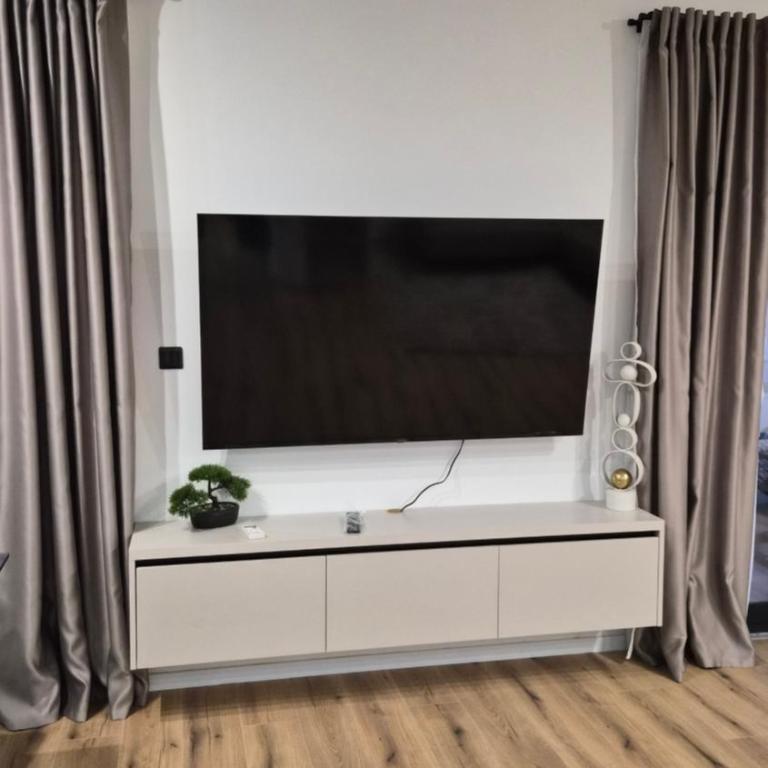 Bella Mare Apartments - One-Bedroom Apartment - 7