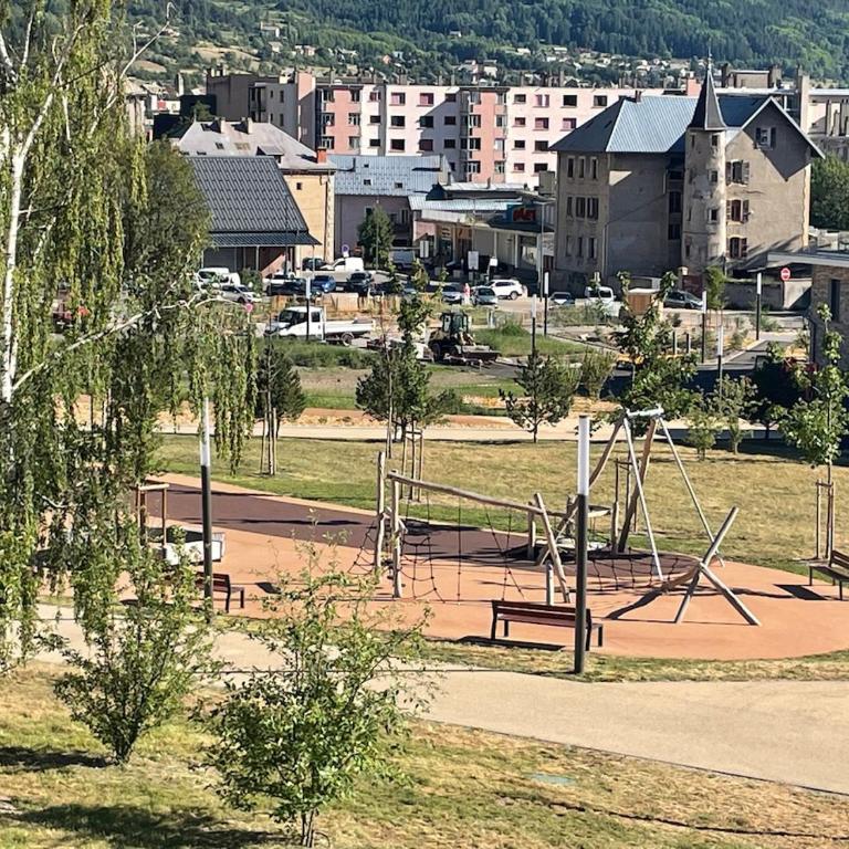 Nouvel appartement T3 dans résidence haut de gamme vue sur parc et Montagnes Briançon Htes Alpes - Appartement 2 Chambres avec Vue sur la Montagne - 36