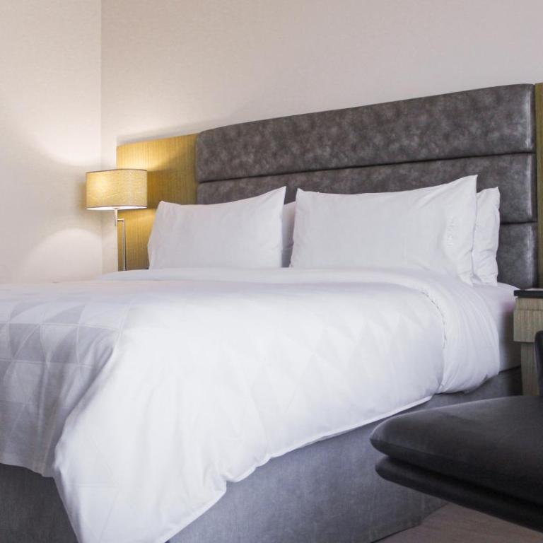 Holiday Inn Bucaramanga Cacique by IHG - Habitación Estándar con cama extragrande - Planta alta - 4