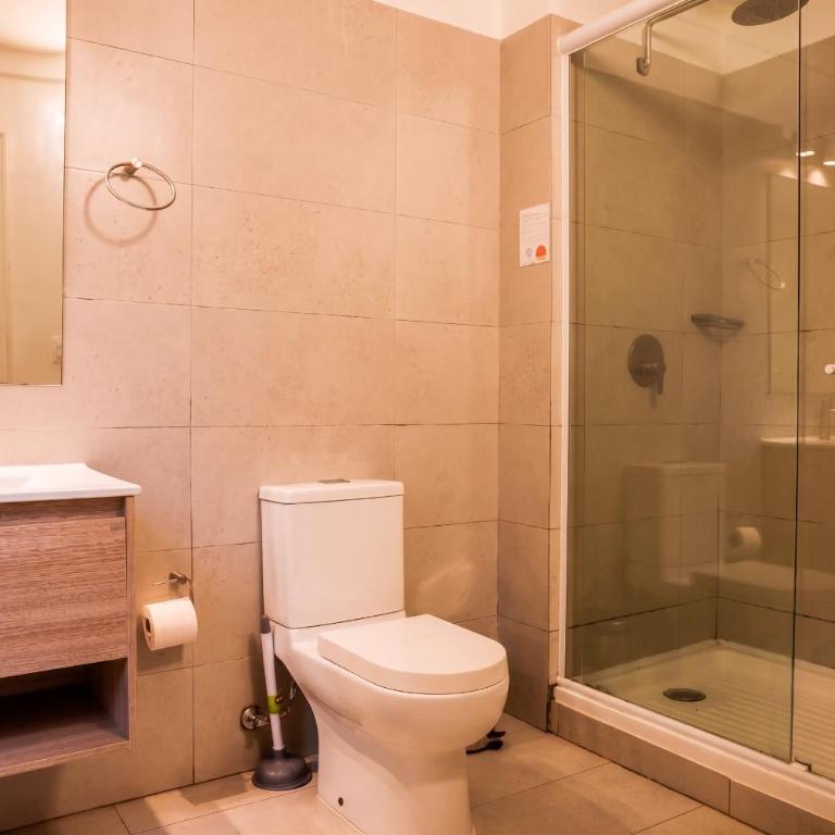 Metro to Fun 1BR near Bellavista & Hospital - Studio - 8