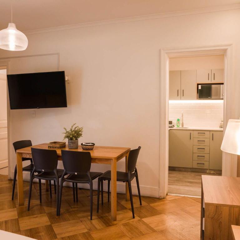 Metro to Fun 1BR near Bellavista & Hospital - Studio - 9
