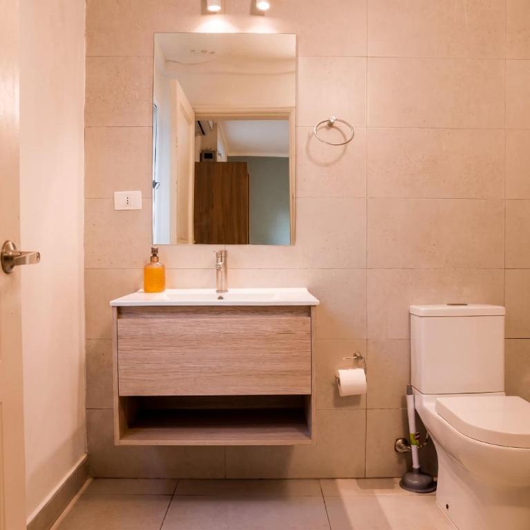 Metro to Fun 1BR near Bellavista & Hospital - Studio - 14