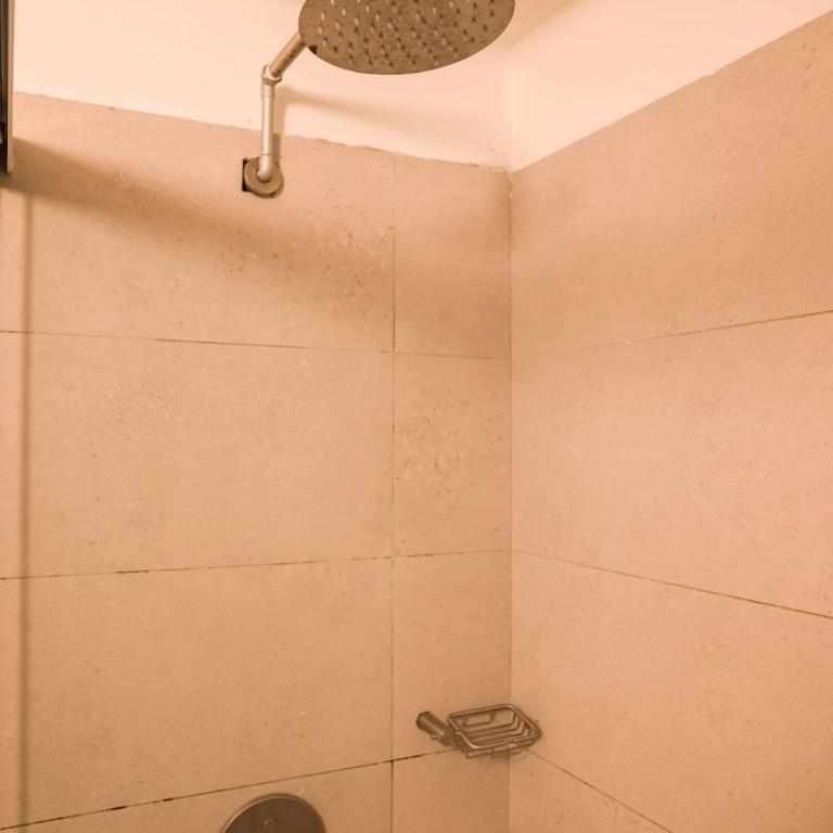 Metro to Fun 1BR near Bellavista & Hospital - Studio - 18