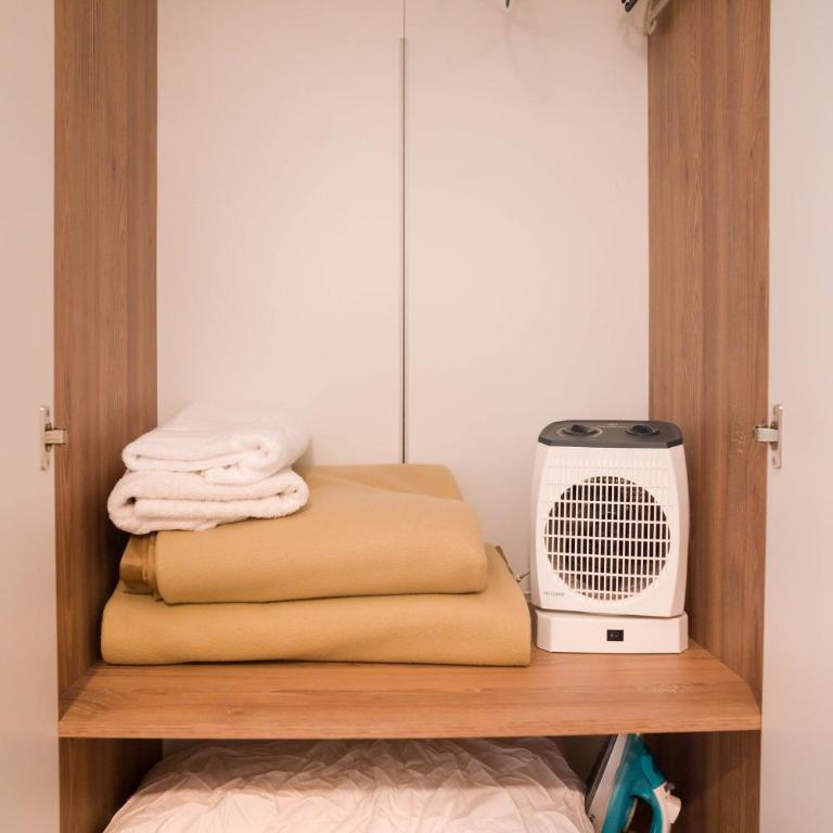 Metro to Fun 1BR near Bellavista & Hospital - Studio - 25