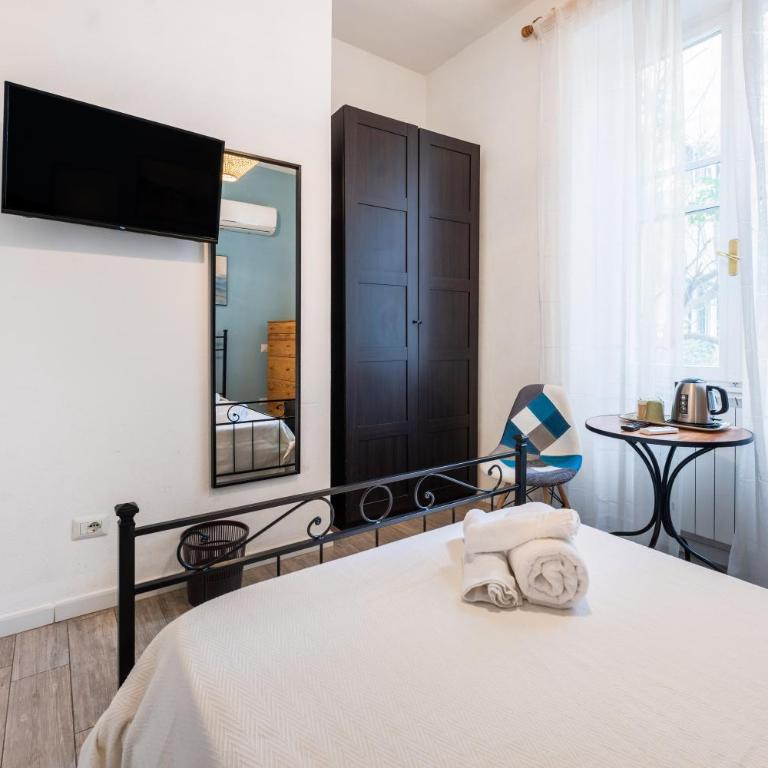 Iola Rooms Cagliari - Single Room with Private Bathroom - 2
