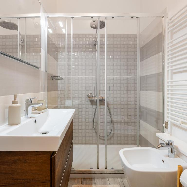 Iola Rooms Cagliari - Single Room with Private Bathroom - 6