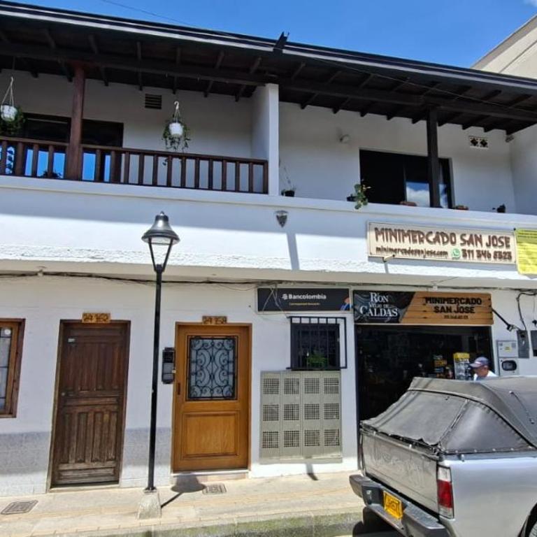 Apartamento con balcón en calle principal El Retiro - Antioquia - One-Bedroom Apartment - 13