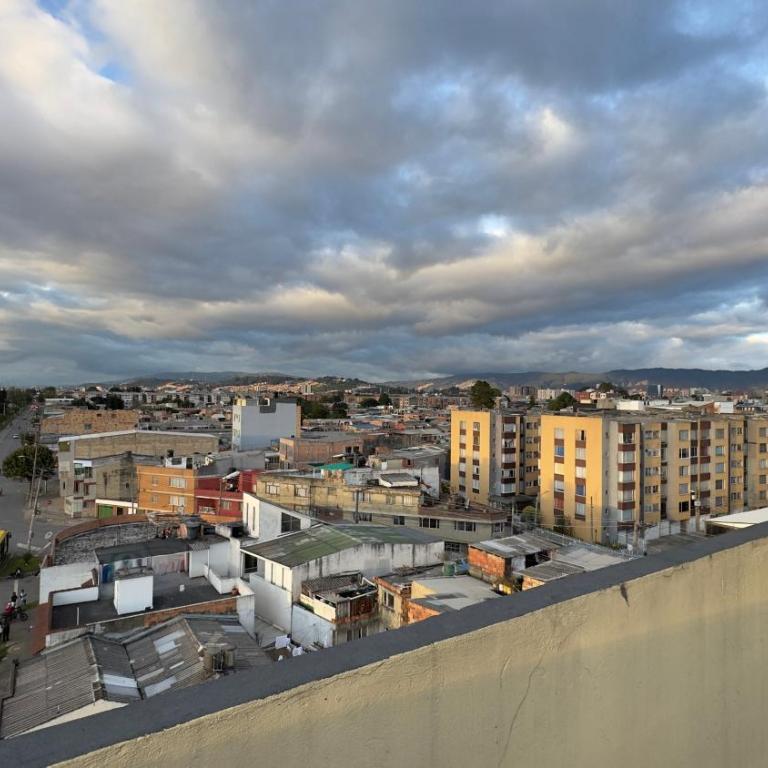 5 min del aeropuerto, zona empresarial calle 26, nuestro Bogota hasta 4 huéspedes - Apartamento de 1 dormitorio - 5