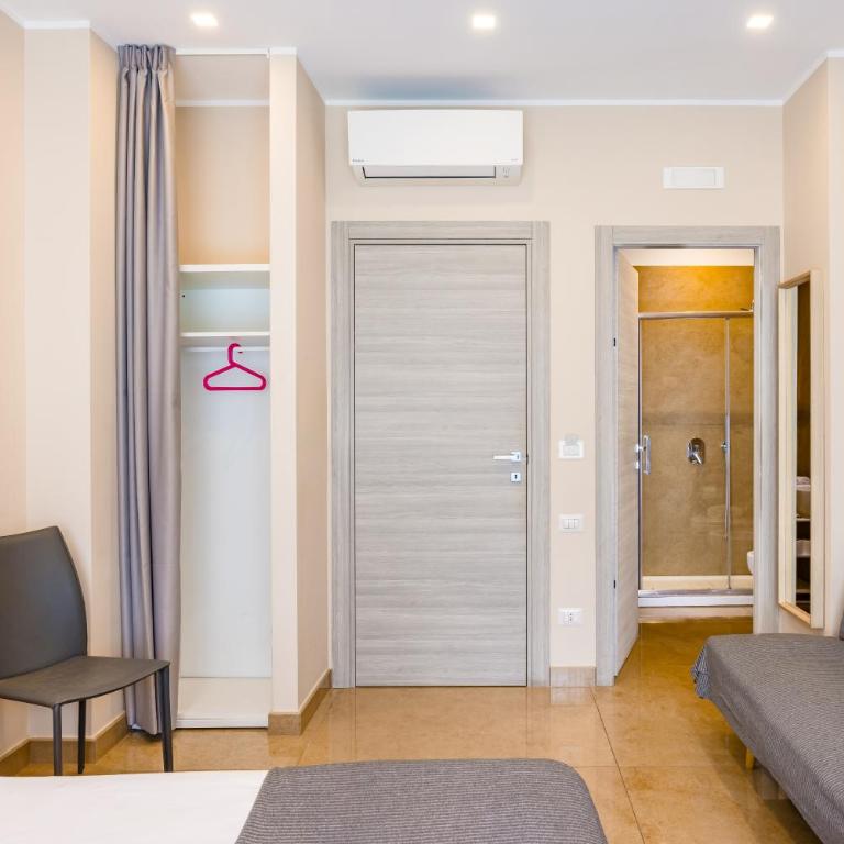 MDC Luxury Rooms Naples - Triple Room with Terrace - 20