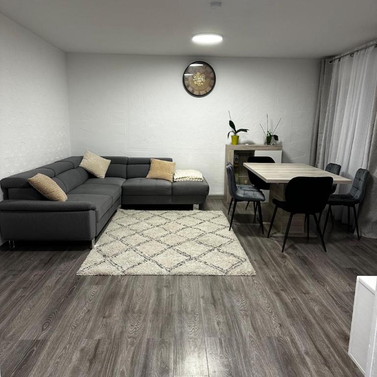 3-Room Apartment with Large Balcony - Apartment mit 2 Schlafzimmern mit Balkon und Terrasse - 3