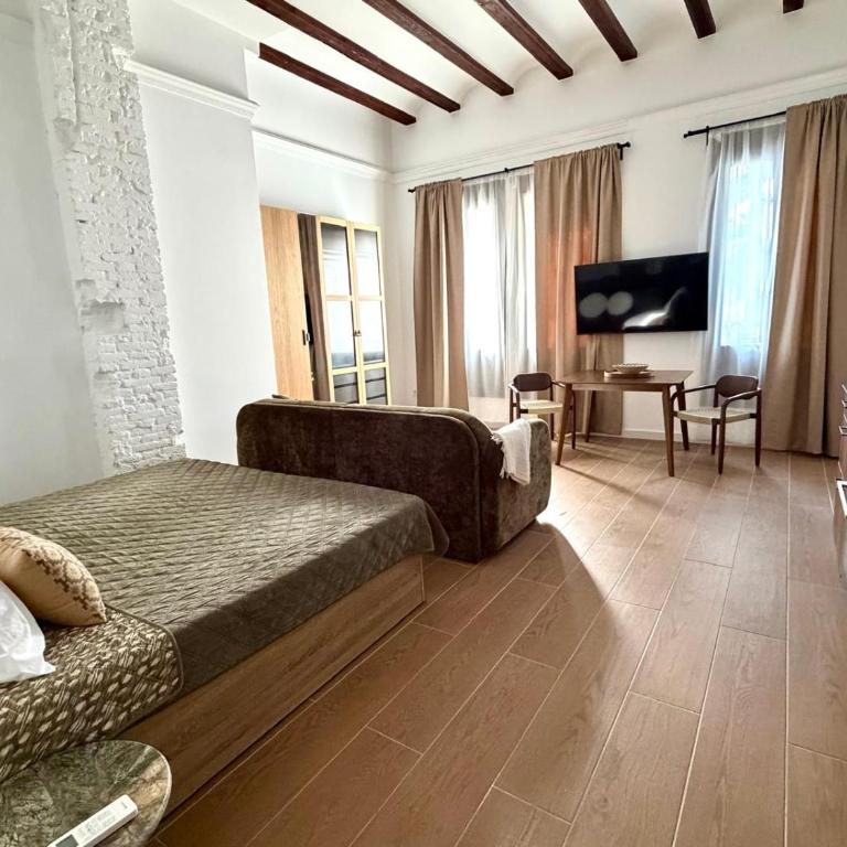 Santa Monica Boutique Apartments - Studio - 6