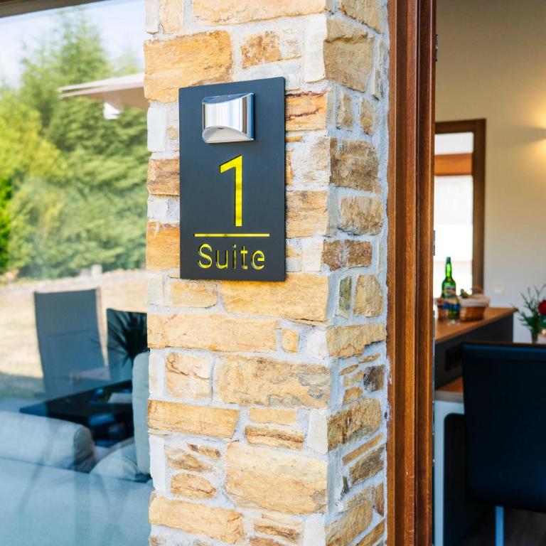 FINCA GIJON SUITES - Apartamentos con jardín y terraza privados, ubicados en un santuario natural estratégicamente situados que combinan mar y montaña con las comodidades de la ciudad, son tu base ideal para conocer Gijón y el Principado de Asturias - Suite Deluxe - 3