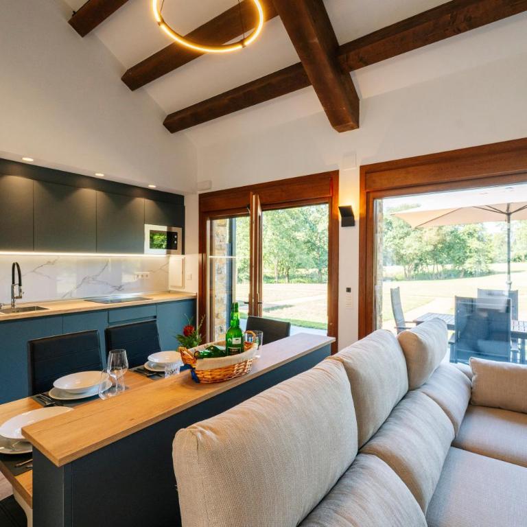 FINCA GIJON SUITES - Apartamentos con jardín y terraza privados, ubicados en un santuario natural estratégicamente situados que combinan mar y montaña con las comodidades de la ciudad, son tu base ideal para conocer Gijón y el Principado de Asturias - Suite Deluxe - 8