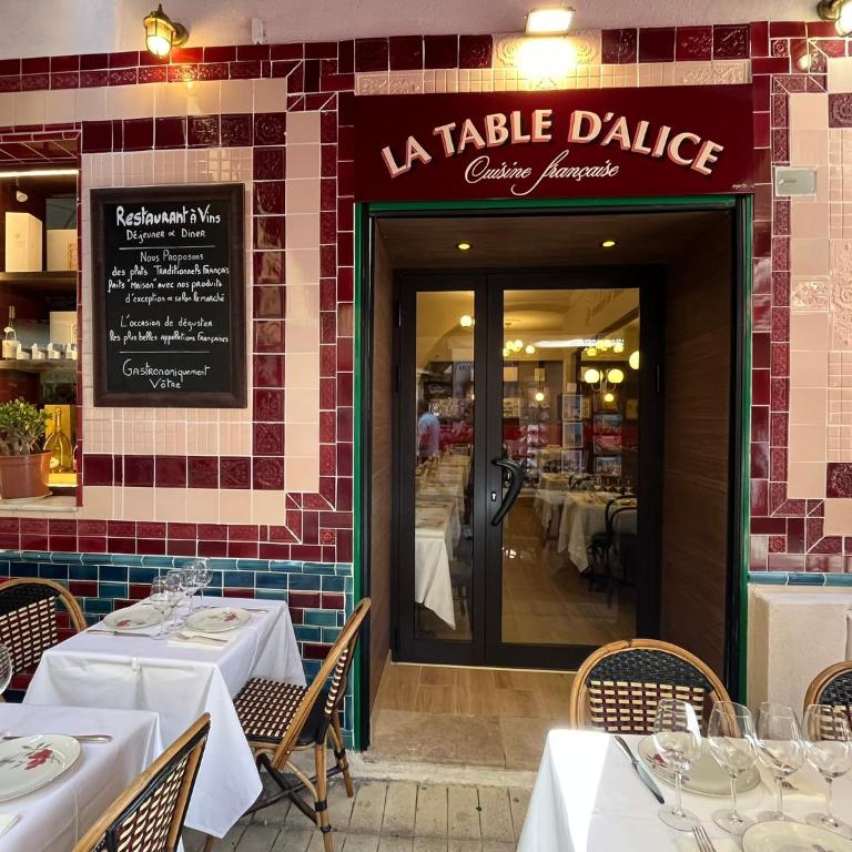 UNIQUE dans le Vieux-Nice! Appartement avec jardin et terrasse - Apartamento de 1 dormitorio - 63