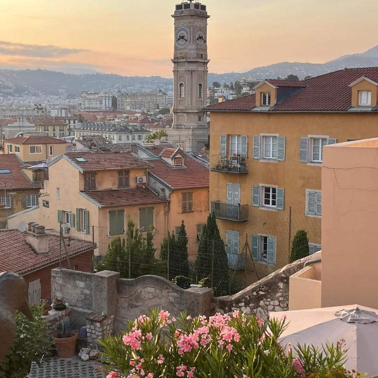 UNIQUE dans le Vieux-Nice! Appartement avec jardin et terrasse - Apartamento de 1 dormitorio - 52