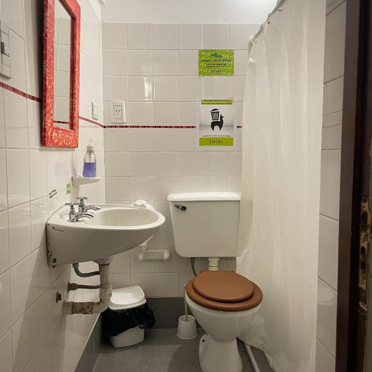 Huaka Guesthouse & Hostel - Habitación Doble con baño privado - 2 camas - 5
