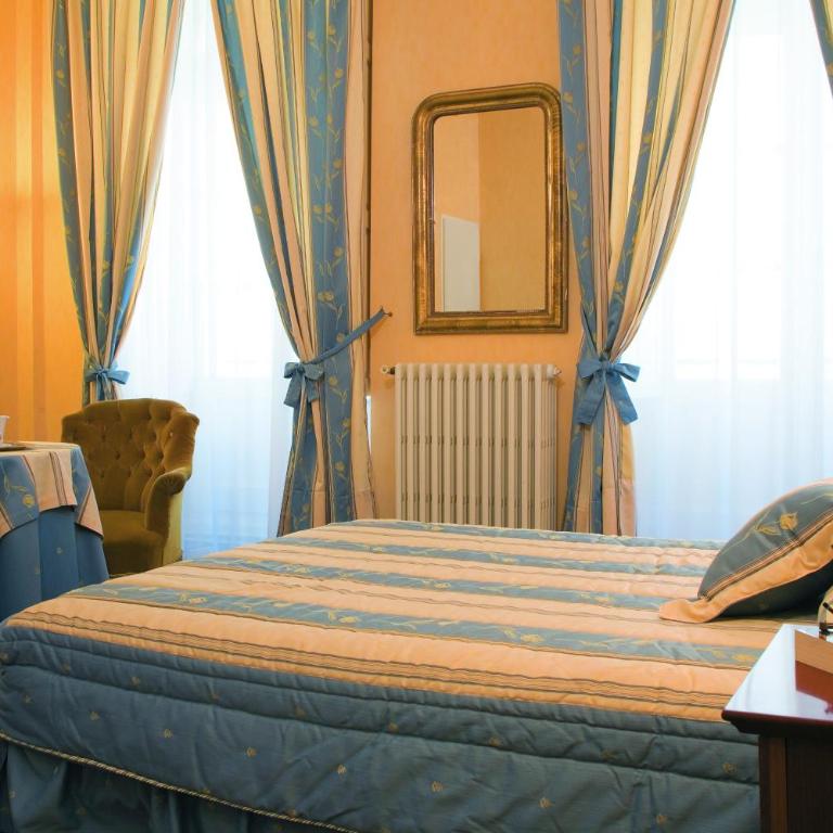 Hôtel d'Etigny - Chambre Familiale - 3