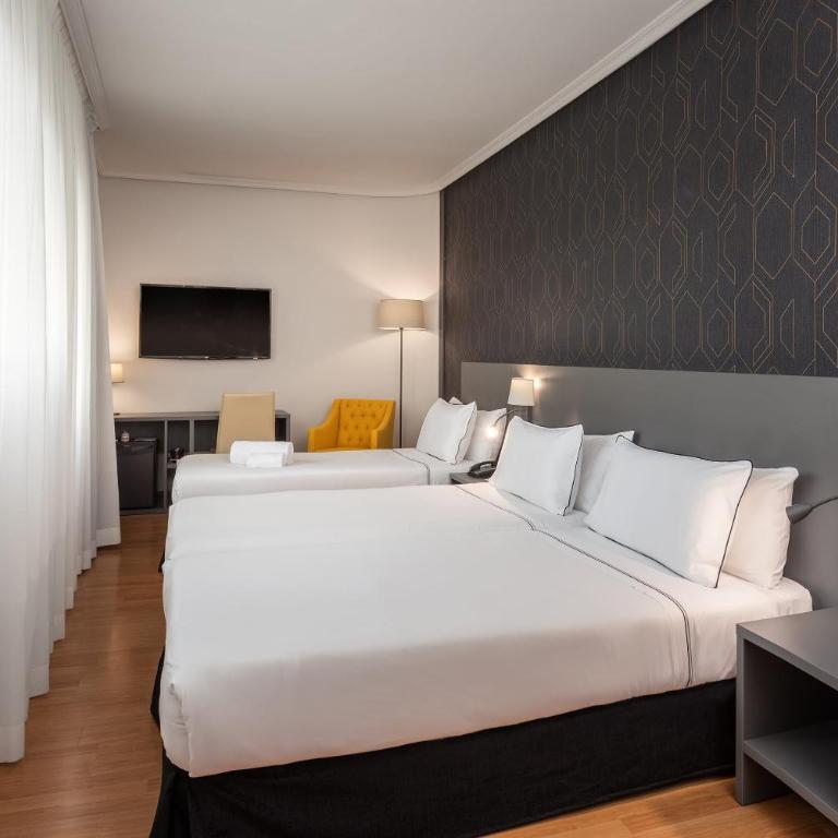 Hotel Madrid Plaza España, Affiliated by Meliá - Dreibettzimmer - 2