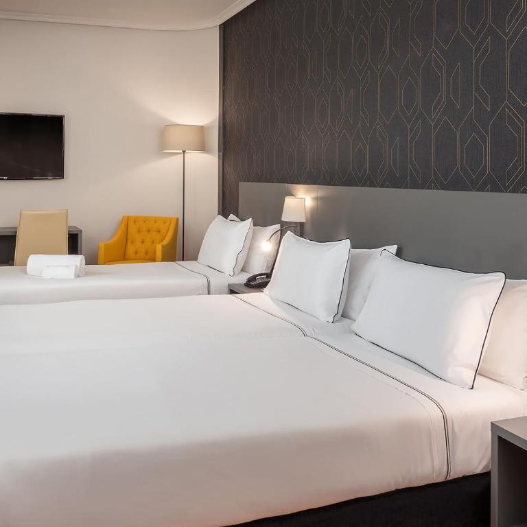 Hotel Madrid Plaza España, Affiliated by Meliá - Dreibettzimmer - 4
