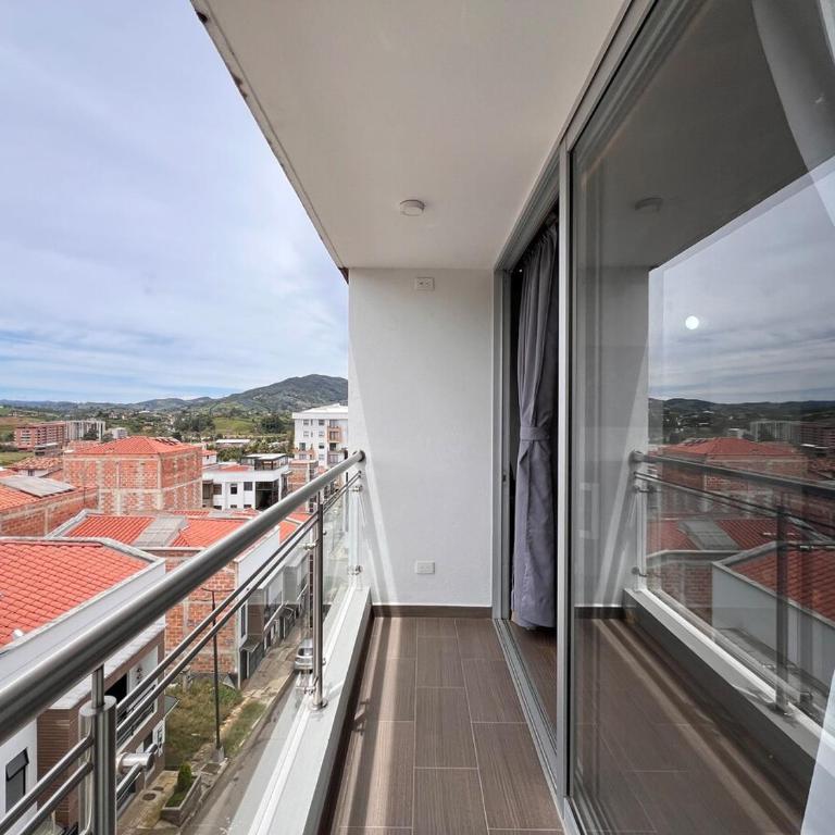 Cerca a talleres de cerámica Apto con Balcón - Apartamento de 3 dormitorios - 8
