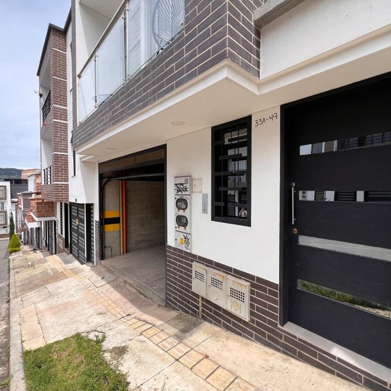 Cerca a talleres de cerámica Apto con Balcón - Apartamento de 3 dormitorios - 9