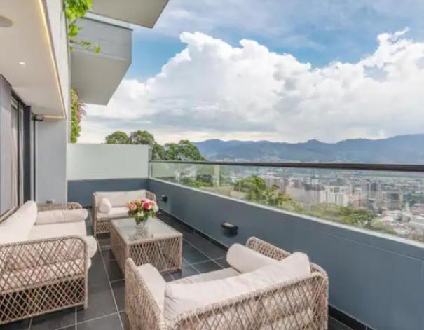 La mejor vista de Medellin en Palmas, 4 habitaciones - Apartment - 24