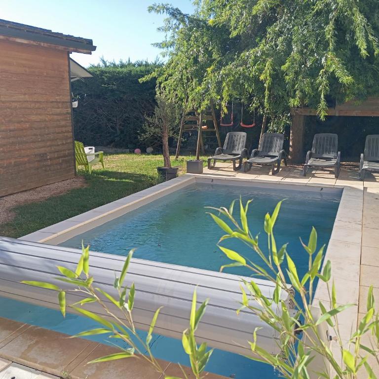 Chambres cosy climatisée proche cnpe Bugey - via rhona avec piscine - Chambre Double - Vue sur Jardin - 1